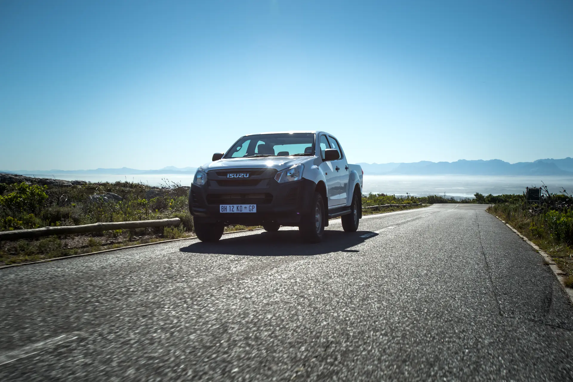 MY18_ISUZU_D-MAX_250-HI-RIDER_DC_WHITE_3QFL_TAR-ROAD_SEP2018-42-resized